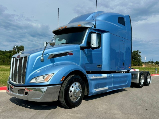 2023 Peterbilt 579 in Springdale, AR — photo 2