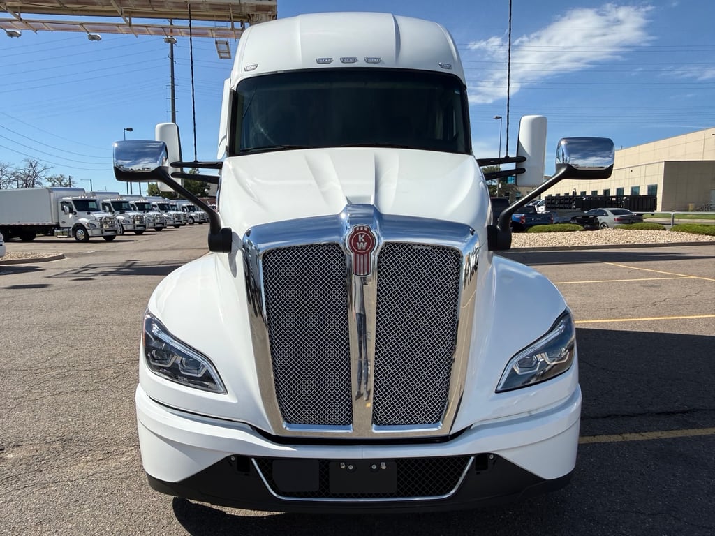 2023 Kenworth T680 in Denver, CO — photo 2