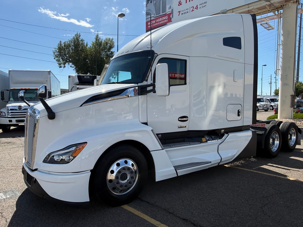 2023 Kenworth T680 in Denver, CO — photo 3