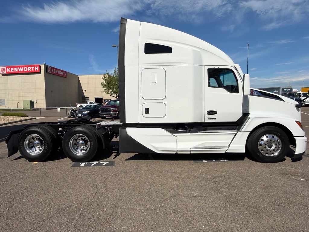 2023 Kenworth T680 in Denver, CO — photo 4