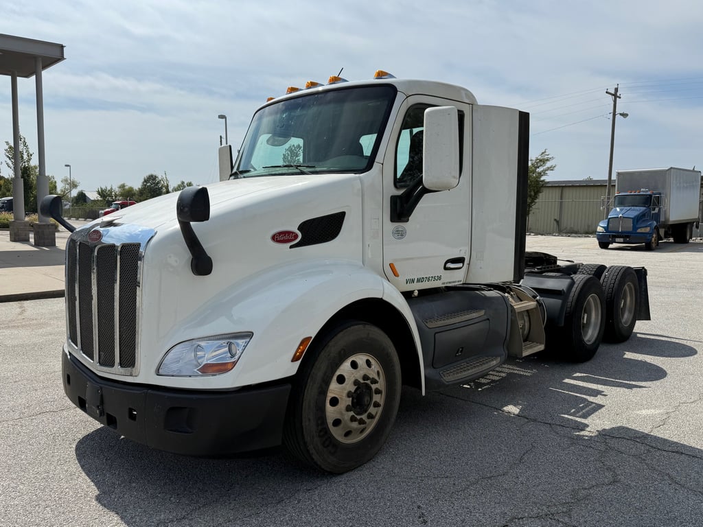 2021 Peterbilt 579 in Columbia, MO — photo 2