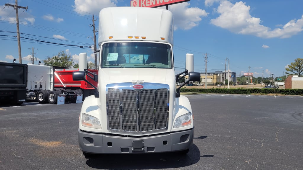 2021 Peterbilt 579 in Memphis, TN — photo 7