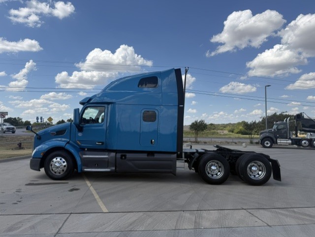 2021 Peterbilt 579 in Fort Worth, TX — photo 6