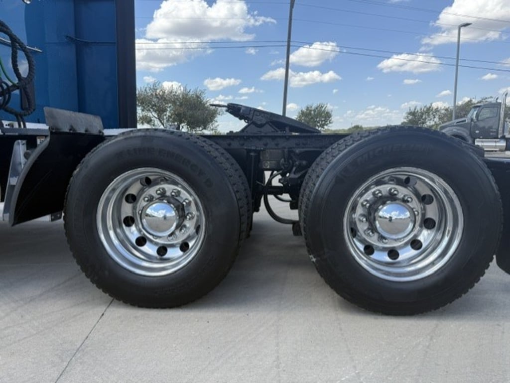 2021 Peterbilt 579 in Fort Worth, TX — photo 8
