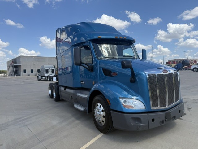 2021 Peterbilt 579 in Fort Worth, TX