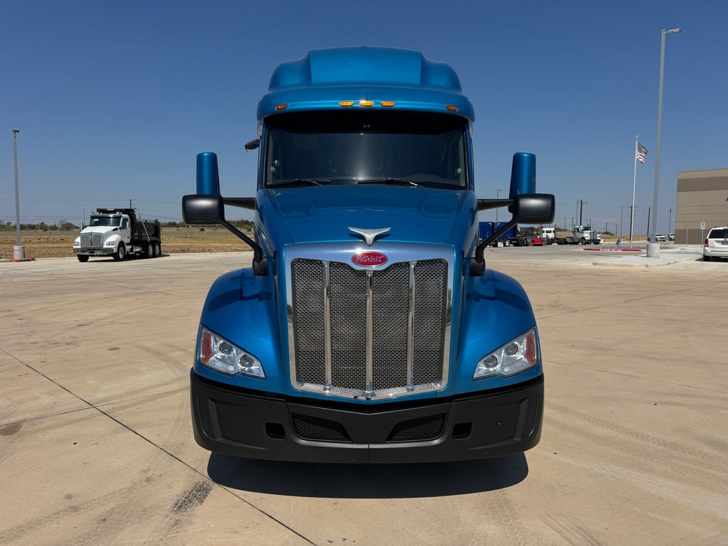 2022 Peterbilt 579 in Denton, TX — photo 7