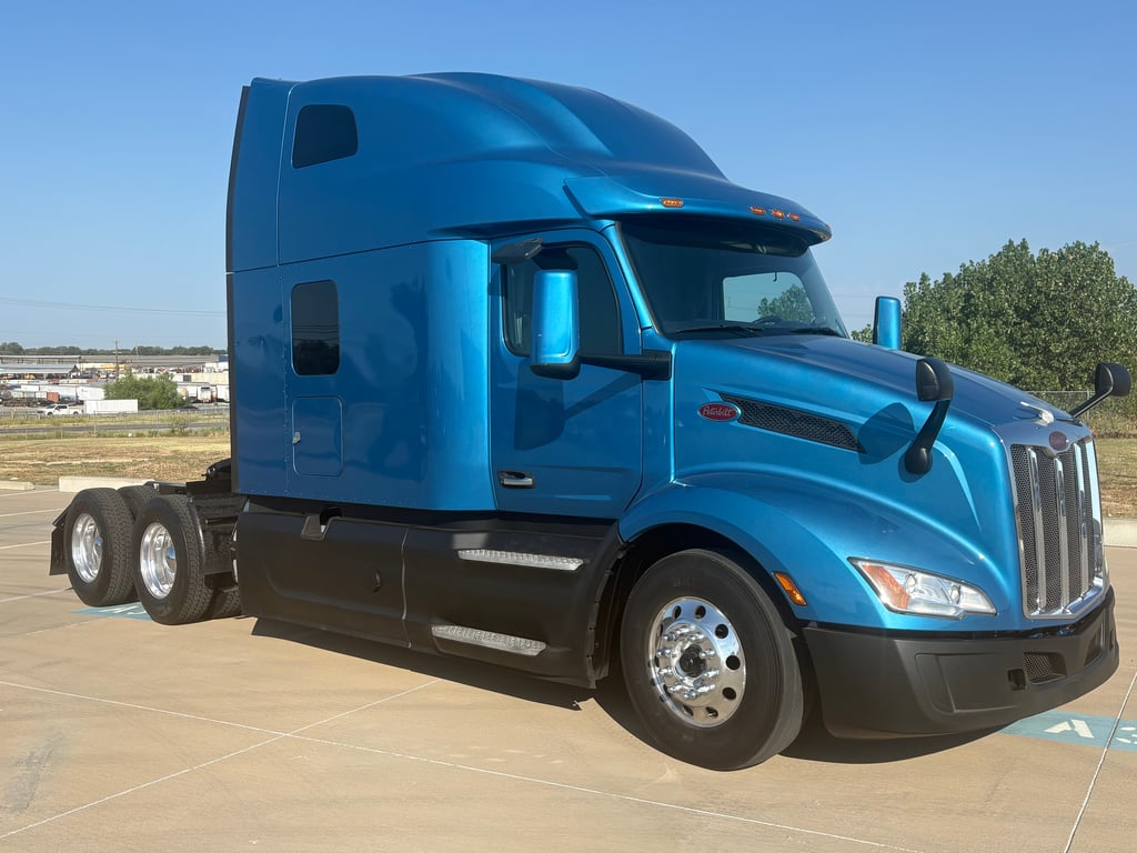 2022 Peterbilt 579 in Fort Worth, TX
