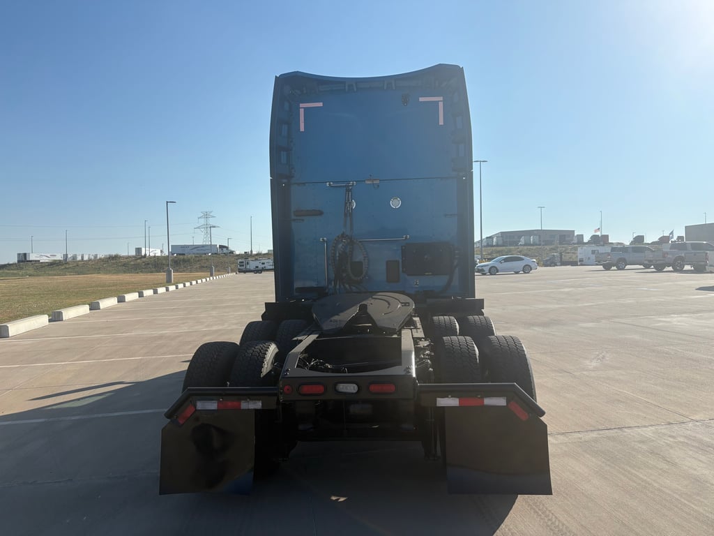 2022 Peterbilt 579 in Fort Worth, TX — photo 4