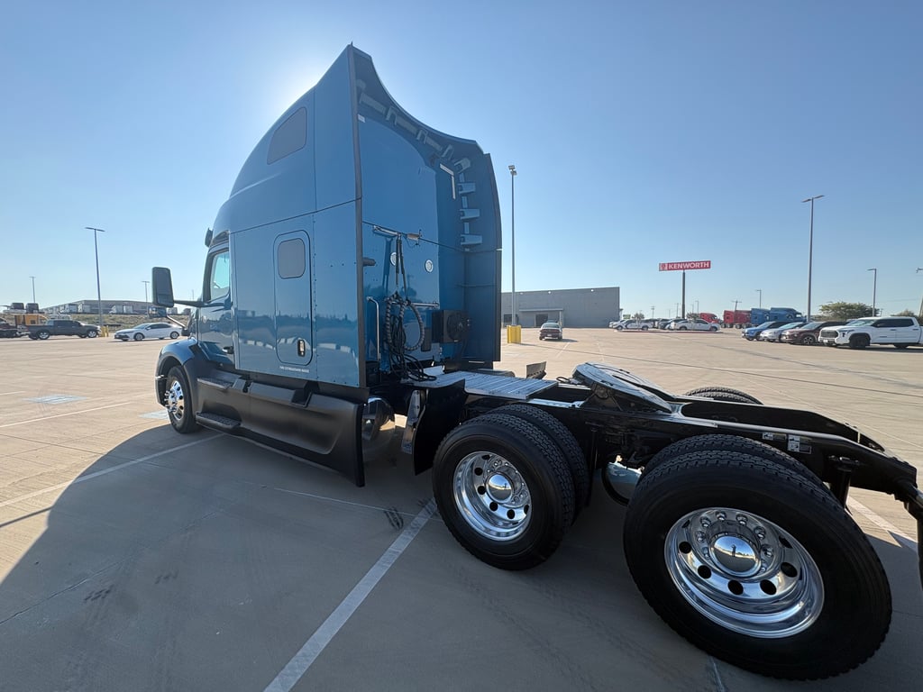 2022 Peterbilt 579 in Fort Worth, TX — photo 5