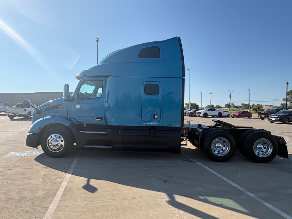 2022 Peterbilt 579 in Fort Worth, TX — photo 6