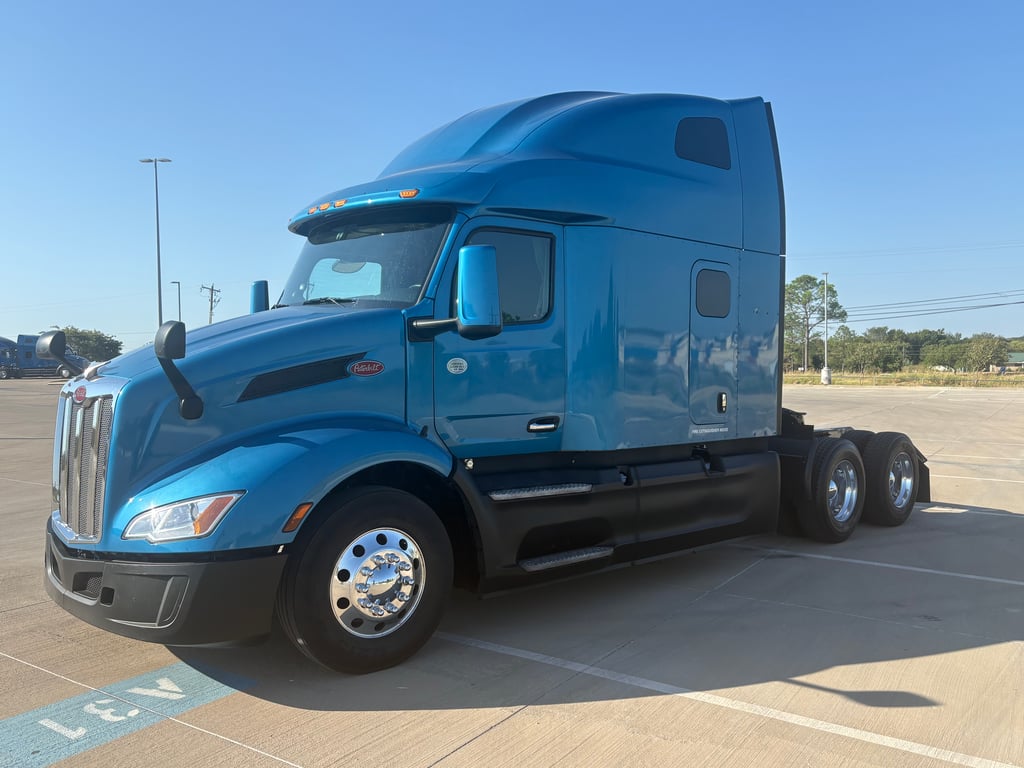 2022 Peterbilt 579 in Fort Worth, TX — photo 7