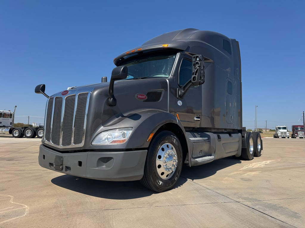 2022 Peterbilt 579 in Sanger, TX — photo 2