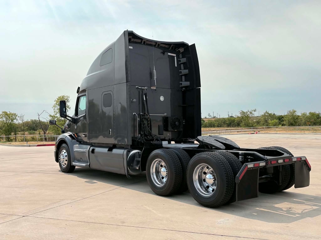 2022 Peterbilt 579 in Sanger, TX — photo 7