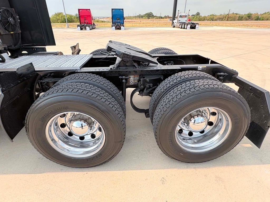 2022 Peterbilt 579 in Sanger, TX — photo 4