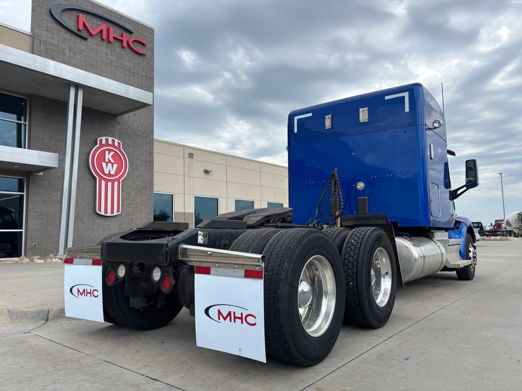 2019 Peterbilt 579 in Omaha, NE — photo 8
