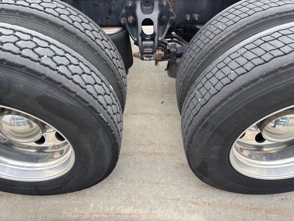 2019 Peterbilt 579 in Omaha, NE — photo 4