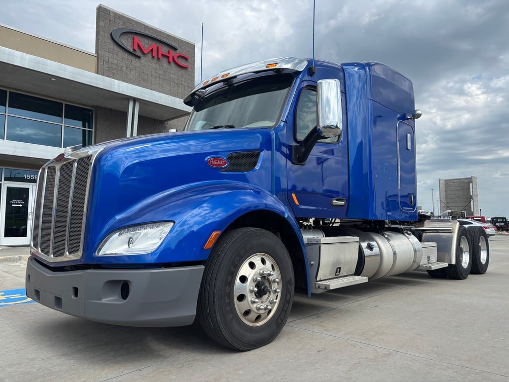 2019 Peterbilt 579 in Omaha, NE — photo 2