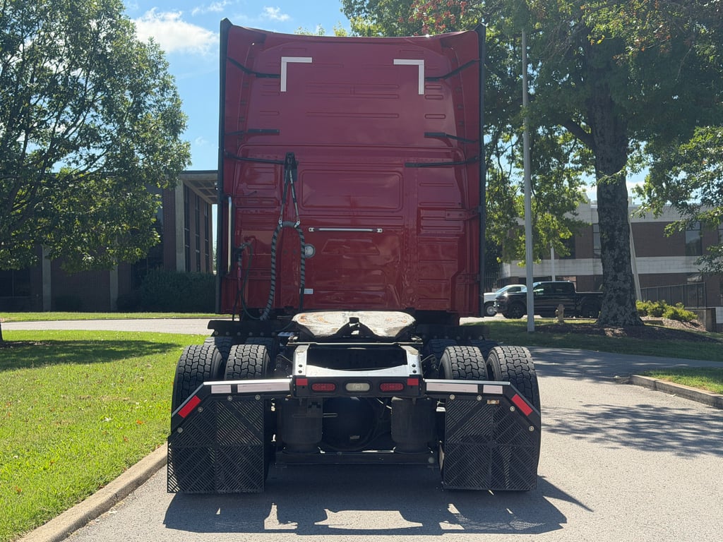 2022 Volvo VNL 760 in Nashville, TN — photo 5