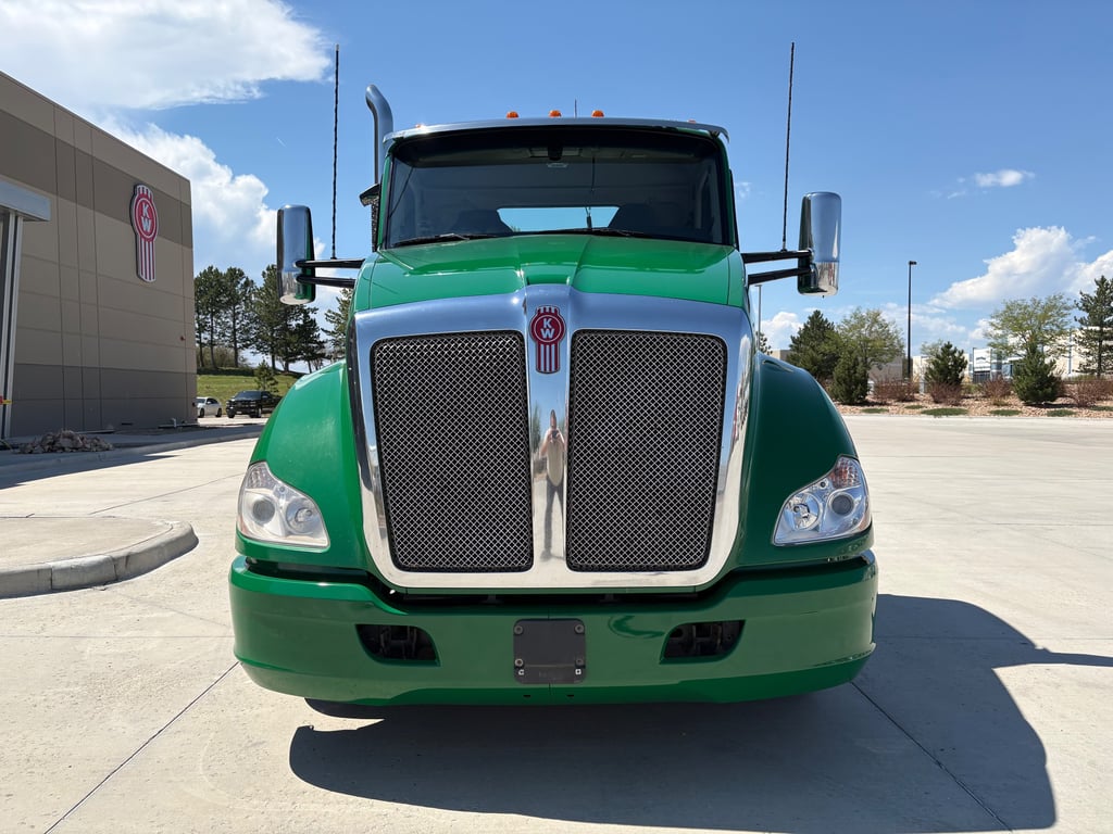2022 Kenworth T680 in Englewood, CO — photo 7