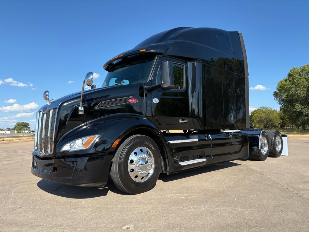 2022 Peterbilt 579 in Oklahoma City, OK — photo 2