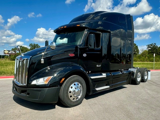 2022 Peterbilt 579 in Springdale, AR — photo 2