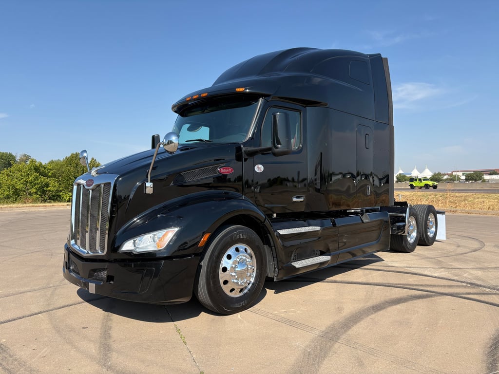 2022 Peterbilt 579 in Oklahoma City, OK — photo 2