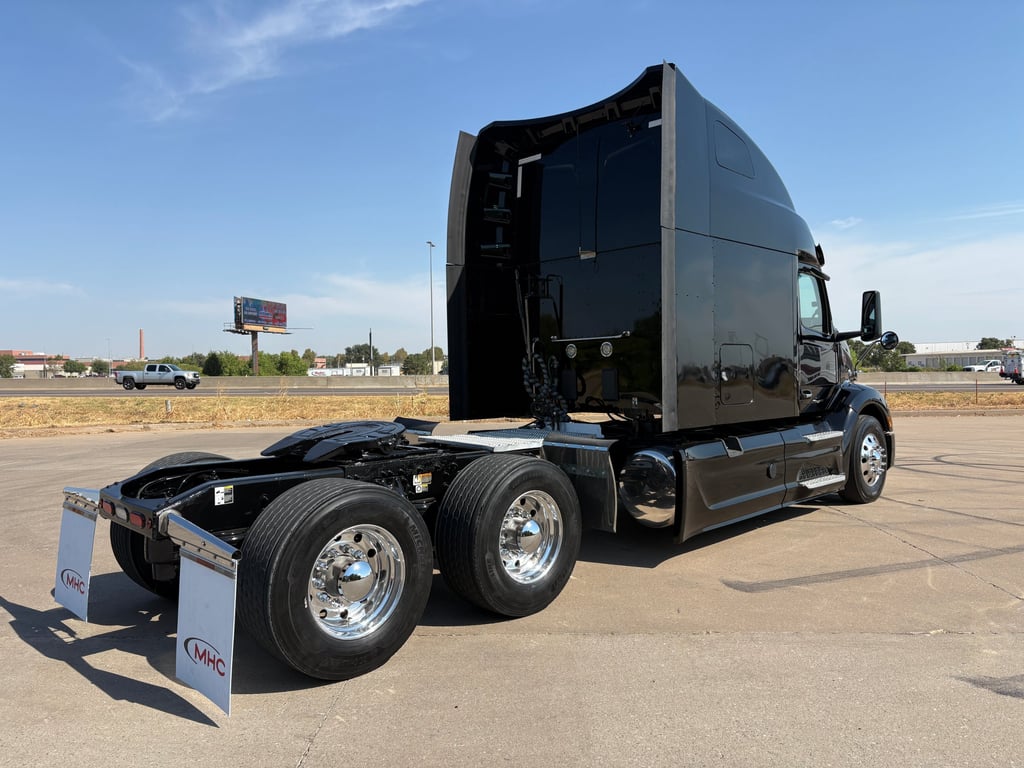 2022 Peterbilt 579 in Oklahoma City, OK — photo 8