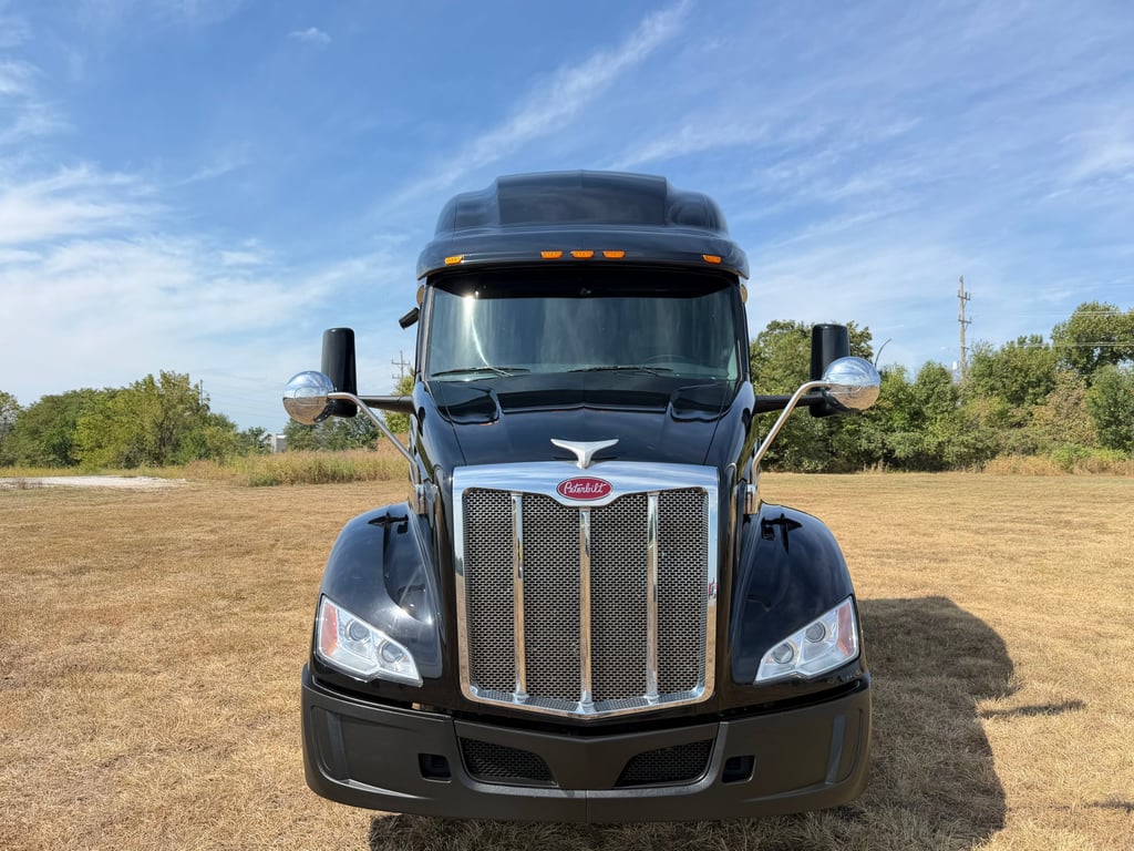 2022 Peterbilt 579 in Joplin, MO — photo 7