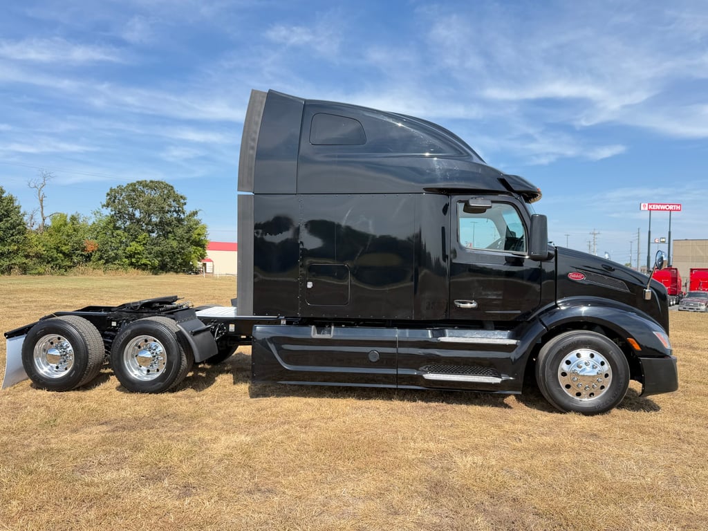2022 Peterbilt 579 in Joplin, MO — photo 2