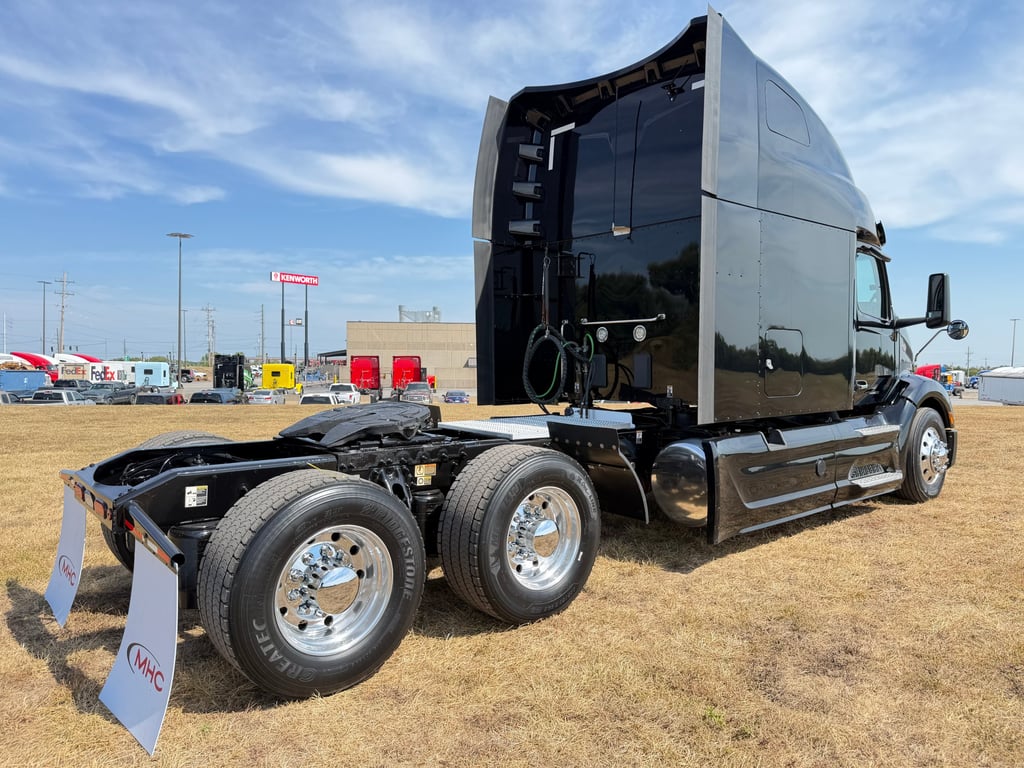 2022 Peterbilt 579 in Joplin, MO — photo 3