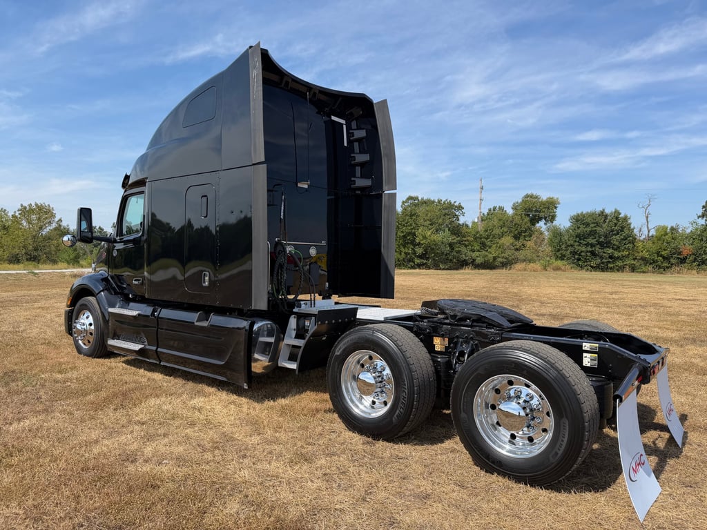 2022 Peterbilt 579 in Joplin, MO — photo 4