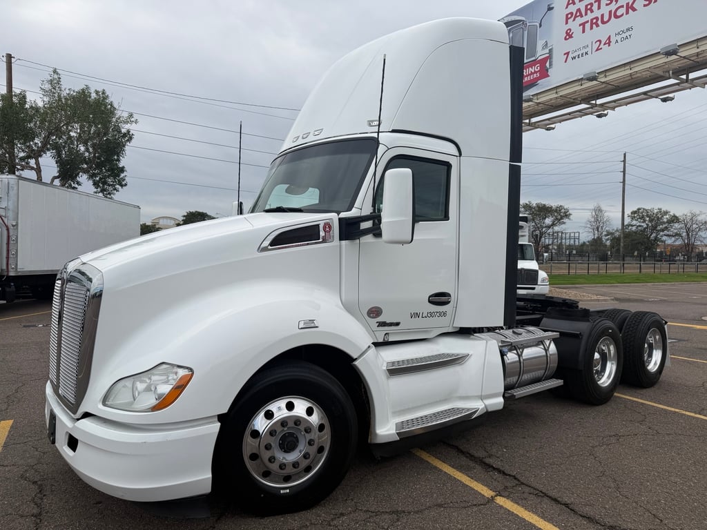 2020 Kenworth T680 in Denver, CO — photo 3