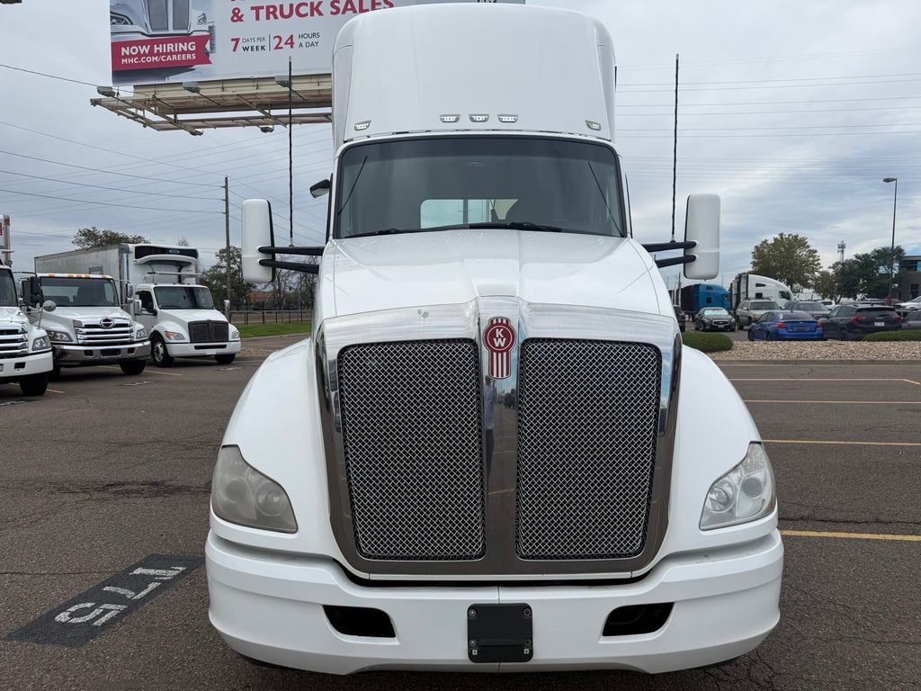 2020 Kenworth T680 in Denver, CO — photo 2