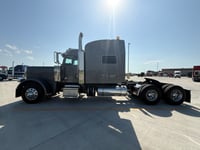 2020 Peterbilt 389 in Des Moines — photo 7