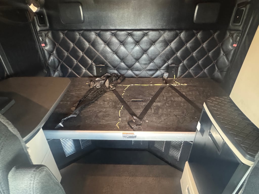 2023 Kenworth T680 in Dallas, TX — photo 4