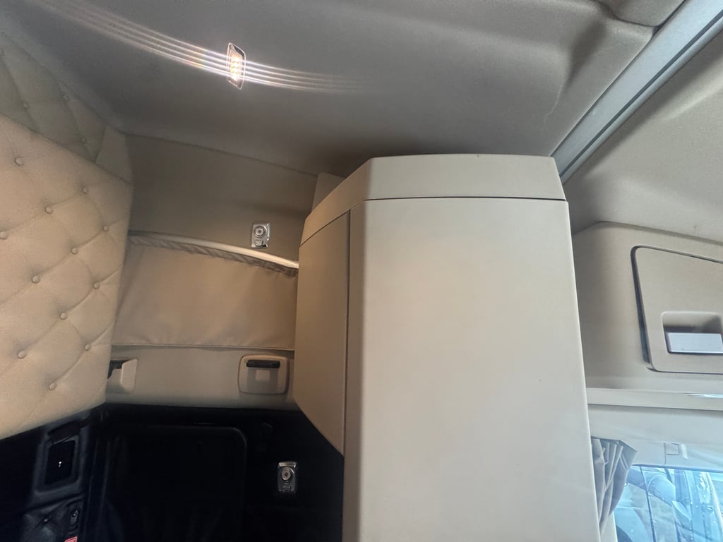 2023 Kenworth T680 in Dallas, TX — photo 8