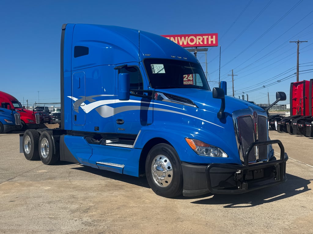 2023 Kenworth T680 in Dallas, TX — photo 4