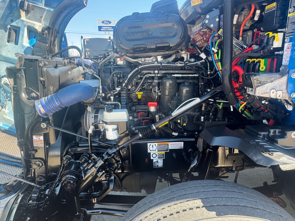 2023 Kenworth T680 in Dallas, TX — photo 7