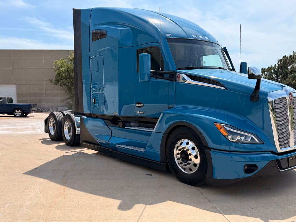 2024 Kenworth T680 in Olathe, KS