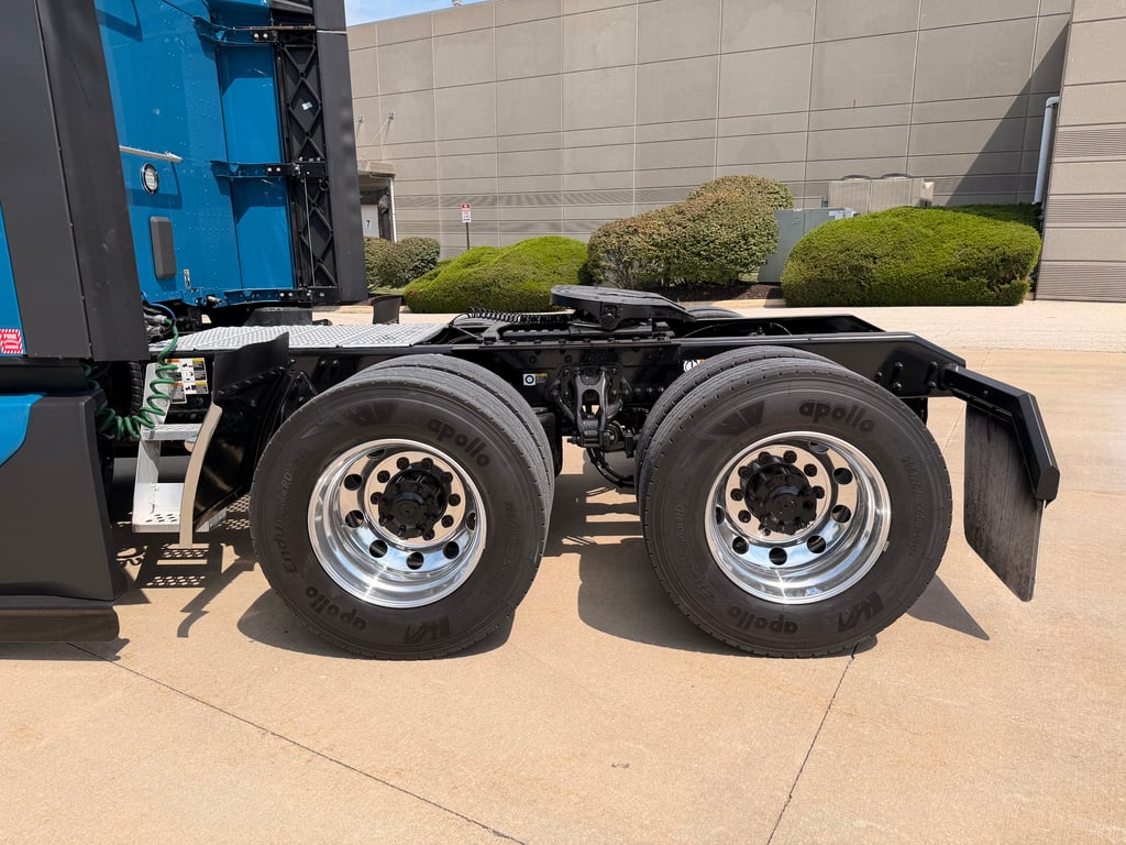 2024 Kenworth T680 in Olathe, KS — photo 4