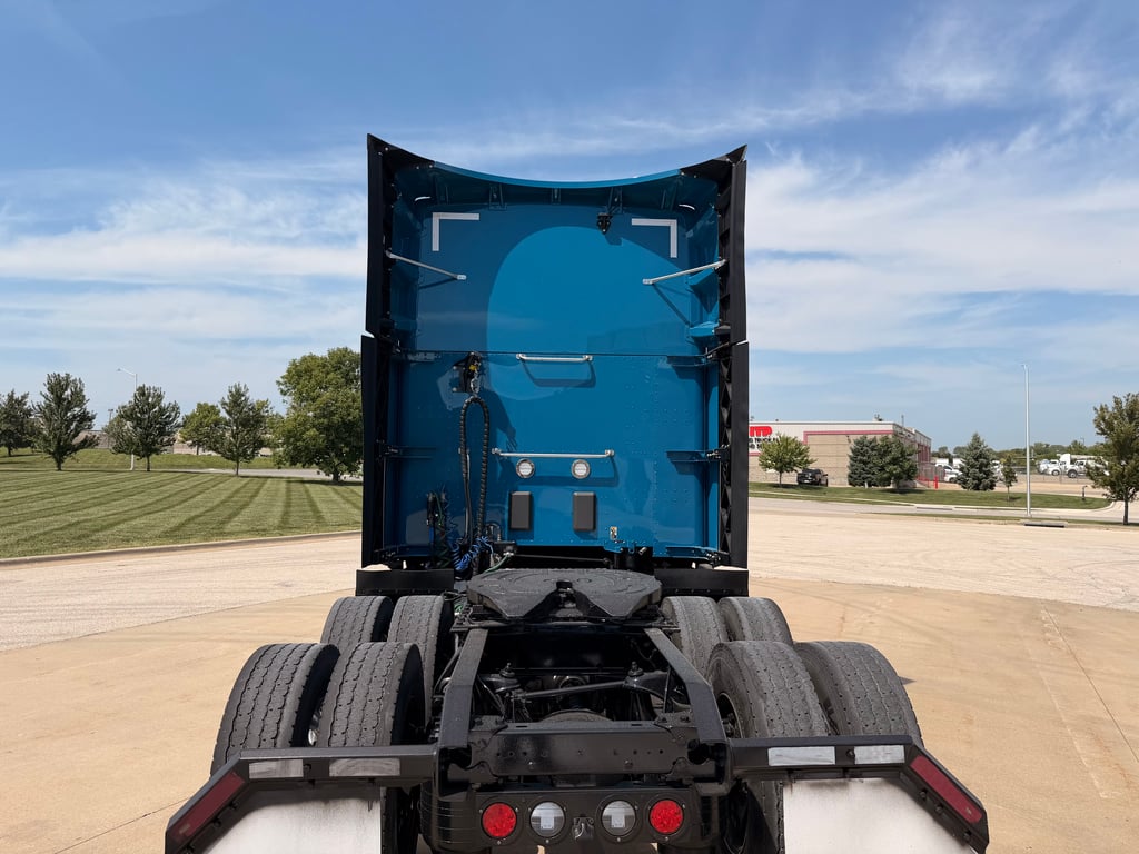 2024 Kenworth T680 in Olathe, KS — photo 5