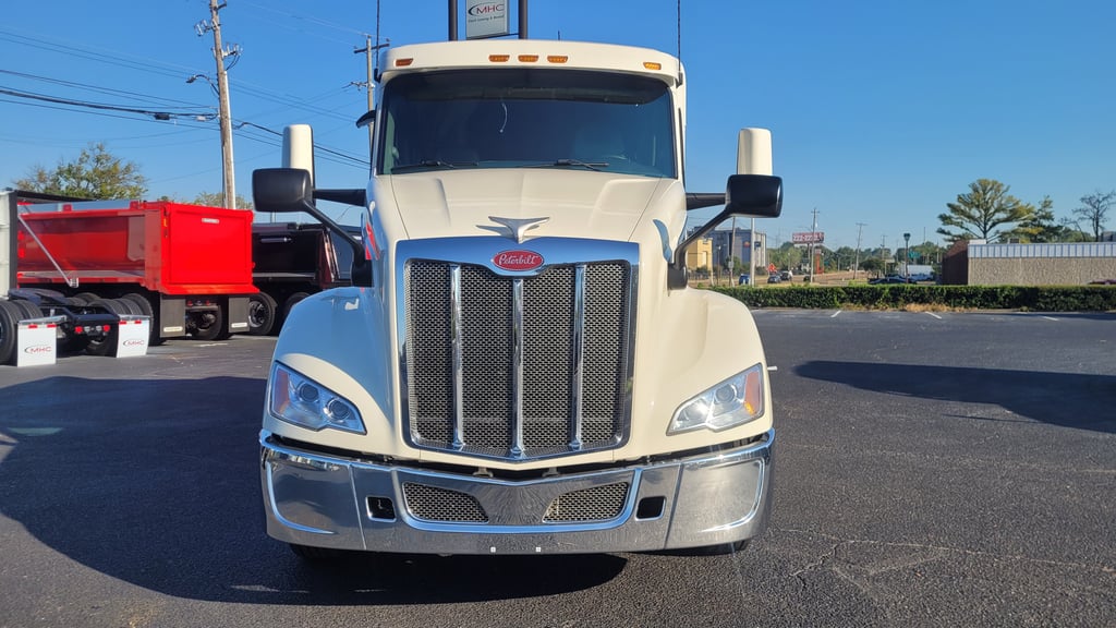 2025 Peterbilt 579 in Memphis, TN — photo 7