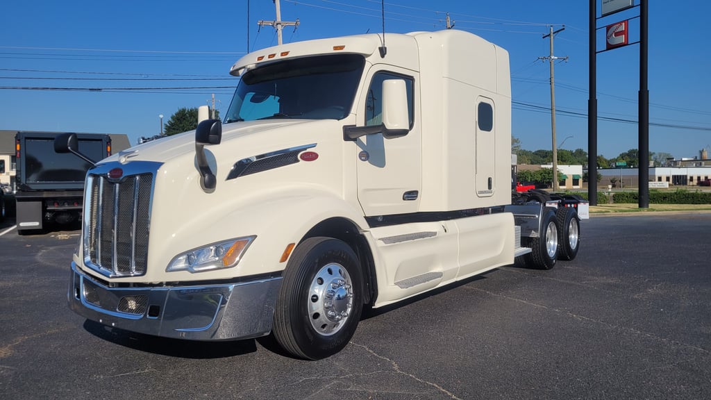 2025 Peterbilt 579 in Memphis, TN — photo 2