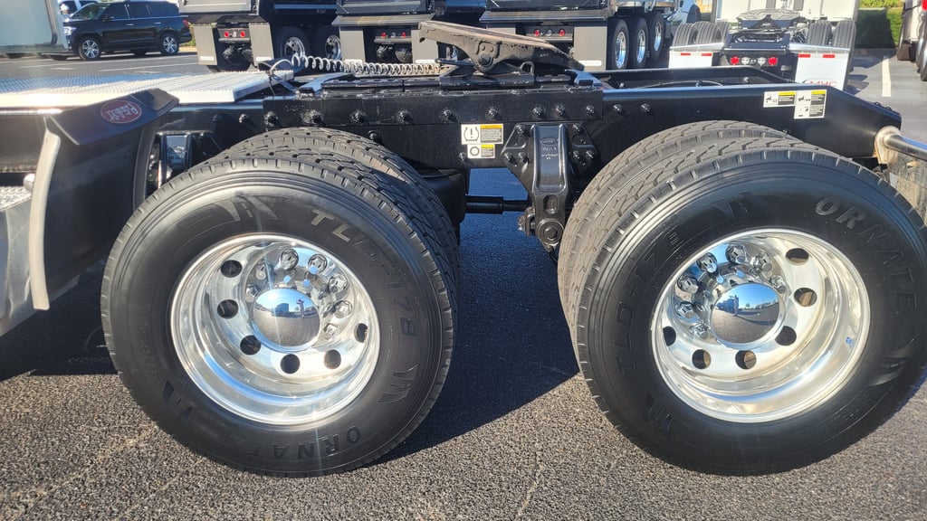2025 Peterbilt 579 in Memphis, TN — photo 4