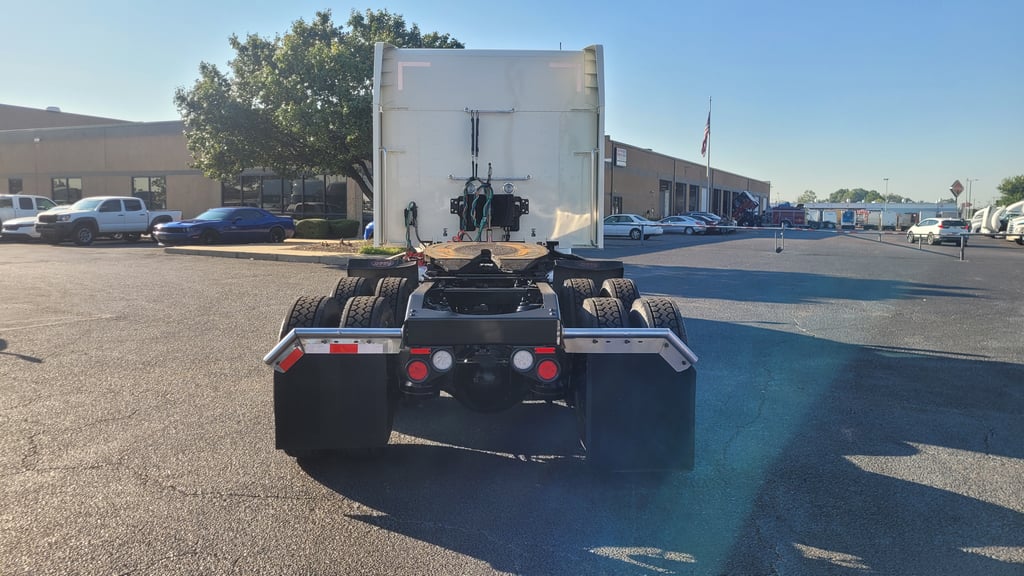 2025 Peterbilt 579 in Memphis, TN — photo 5