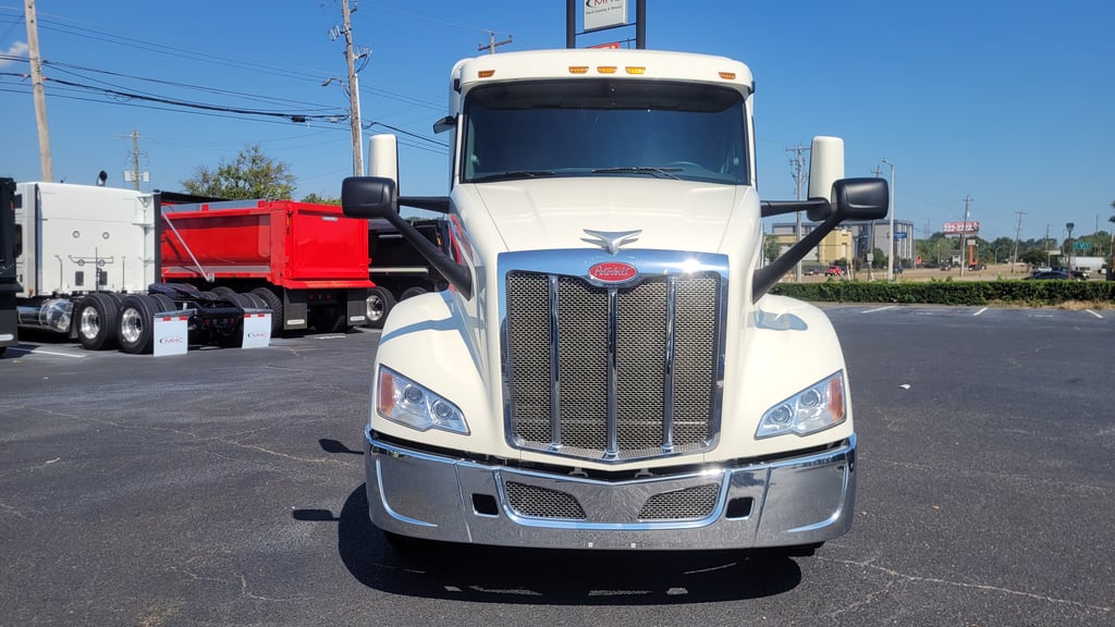 2025 Peterbilt 579 in Memphis, TN — photo 5
