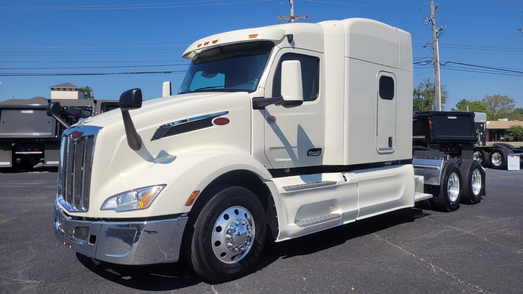 2025 Peterbilt 579 in Memphis, TN — photo 2
