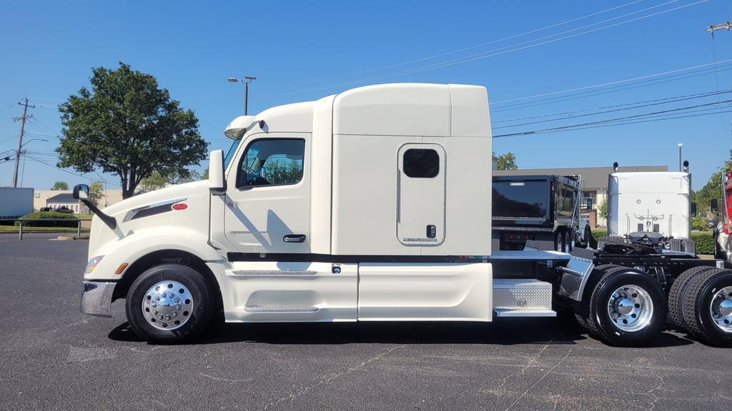2025 Peterbilt 579 in Memphis, TN — photo 7