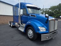 2023 Kenworth T880 in Kansas City, MO — photo 2