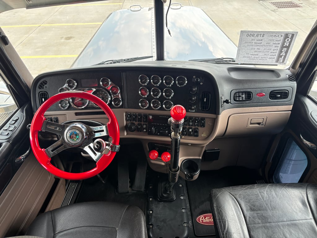 2021 Peterbilt 389 in Omaha, NE — photo 3